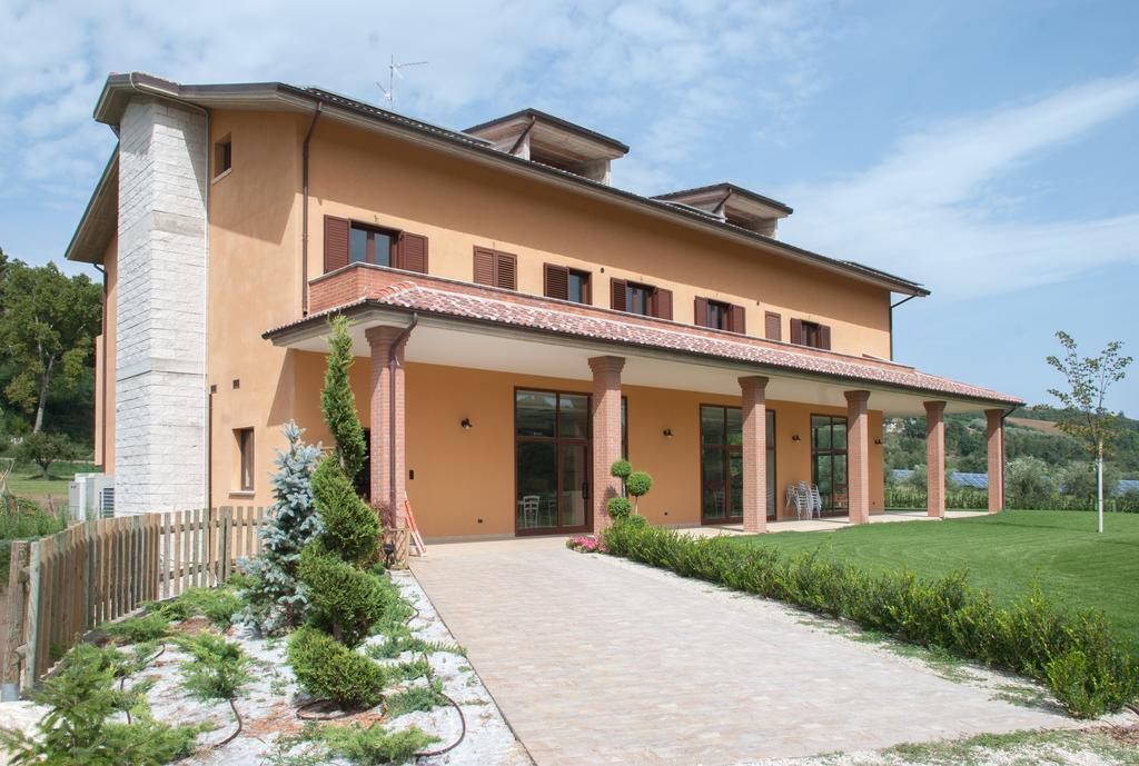 Гостевой дом Casa Delfico Ristoro In Famiglia Терамо Экстерьер фото